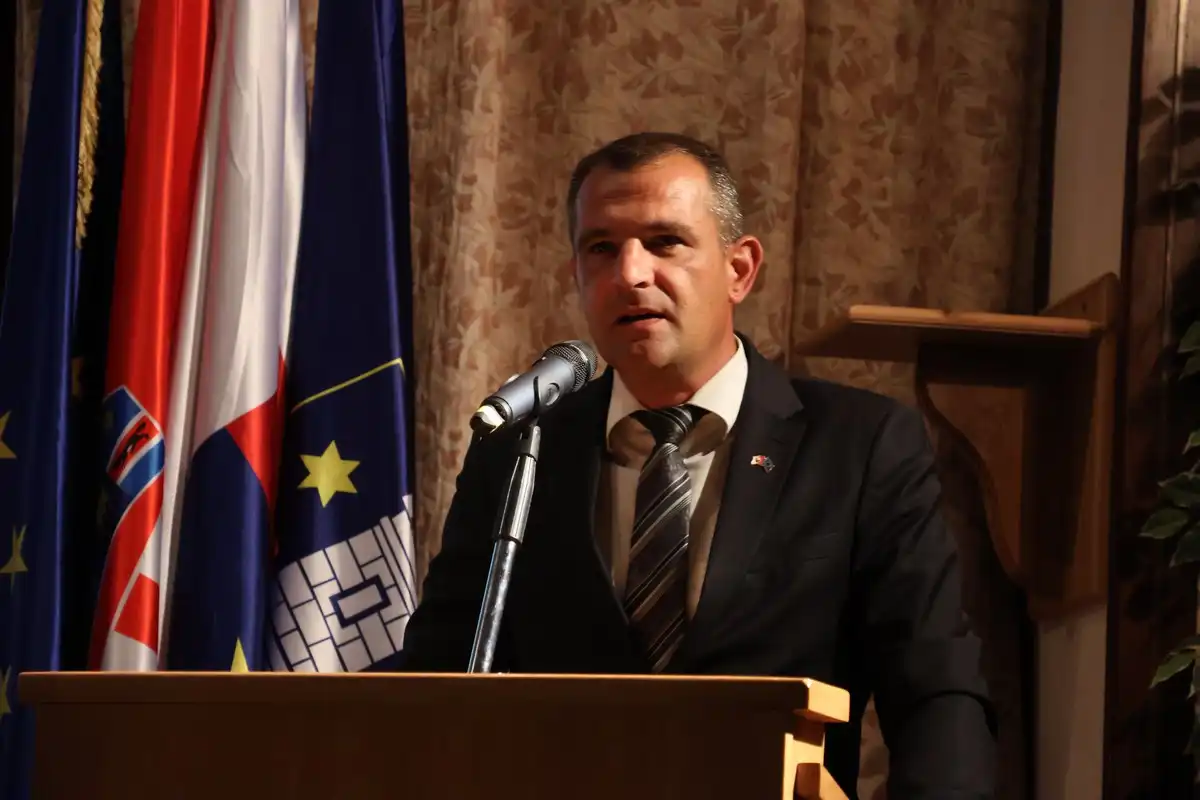 Prvi-hrvatski-redarstvenik-22