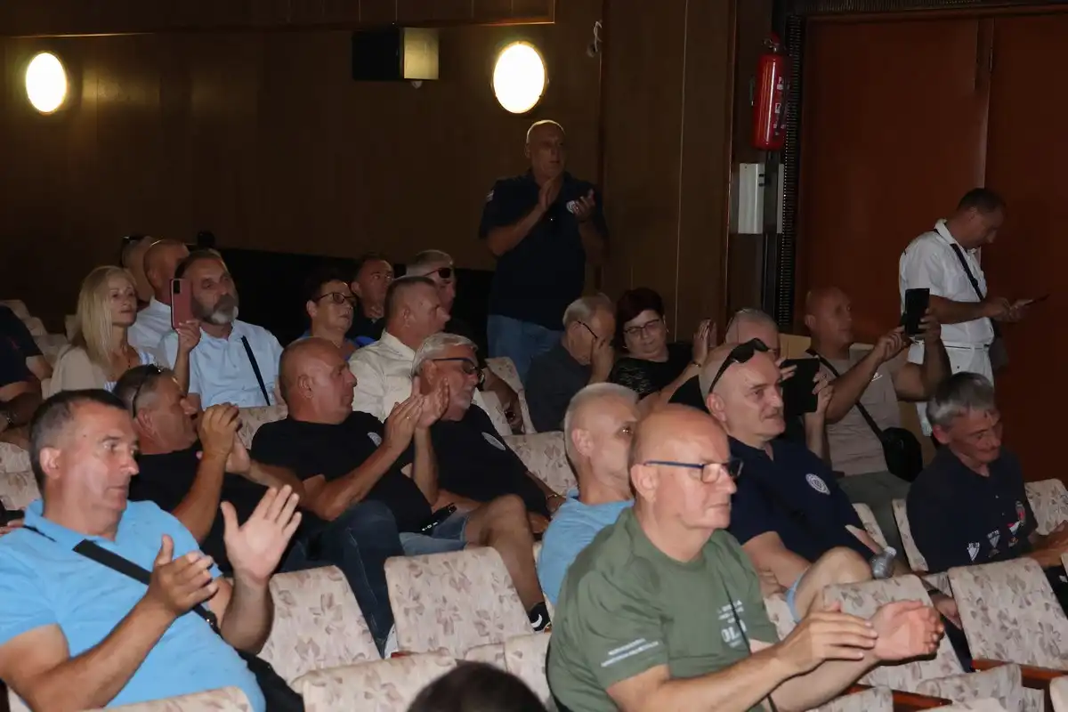 Prvi-hrvatski-redarstvenik-30