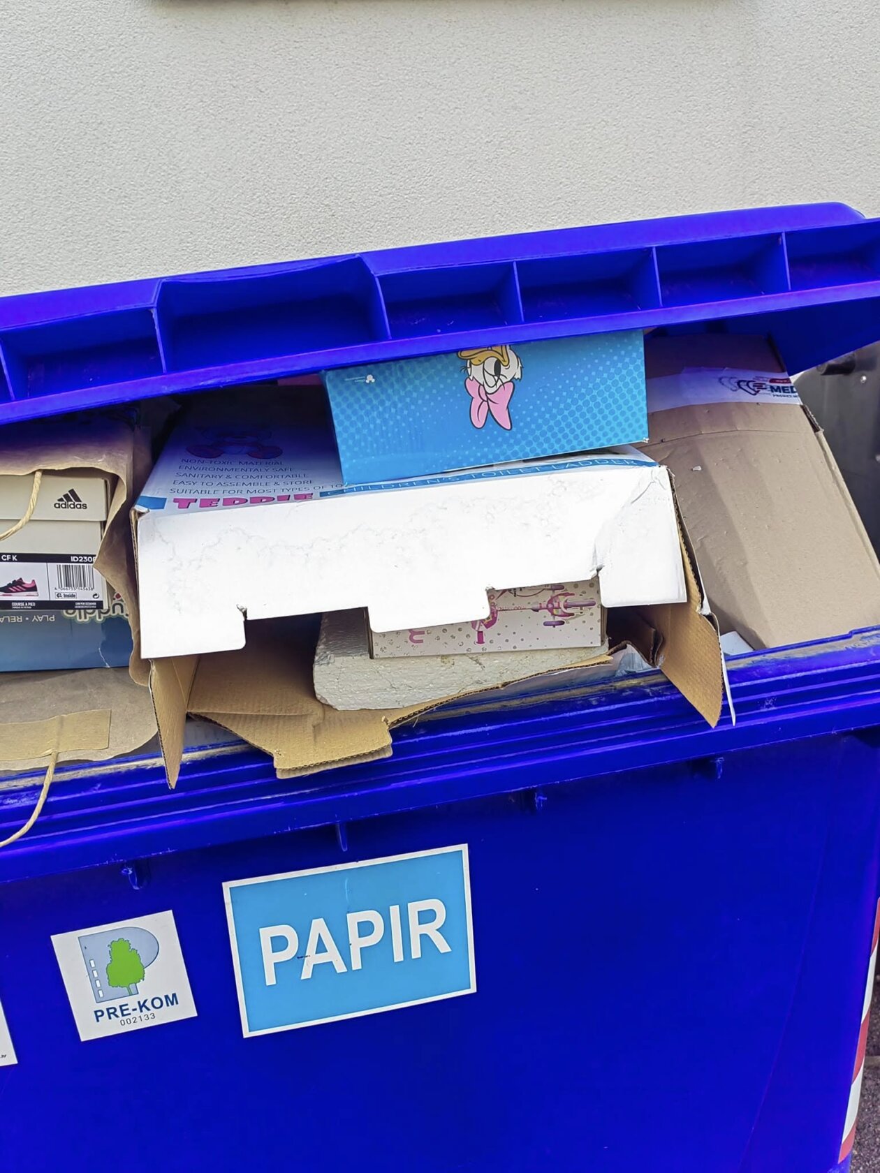 Puni kontejner iza ambulante u Belici (6)