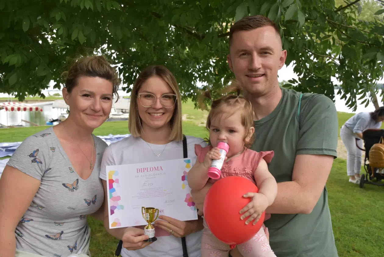 Labudi, Marina, Prelog