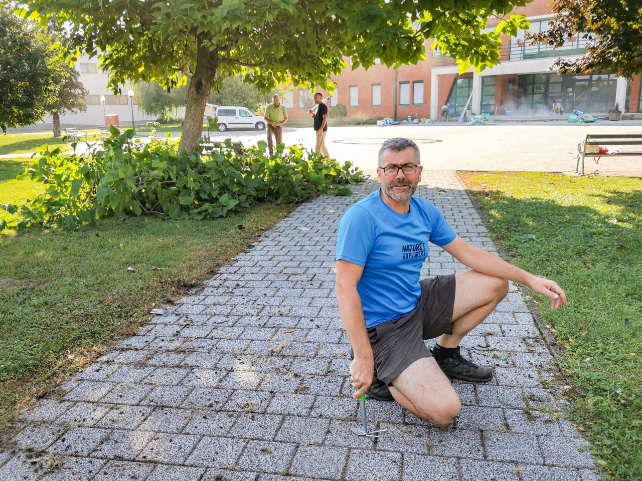 RADNA AKCIJA OŠ Prelog zablistala uoči povratka učenika Učitelji zasukali rukave za ljepšu školu (11) RADNA AKCIJA OŠ Prelog zablistala uoči povratka učenika Učitelji zasukali rukave za ljepšu školu (11)