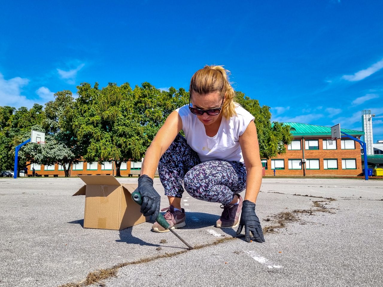 RADNA AKCIJA OŠ Prelog zablistala uoči povratka učenika Učitelji zasukali rukave za ljepšu školu (7) RADNA AKCIJA OŠ Prelog zablistala uoči povratka učenika Učitelji zasukali rukave za ljepšu školu (7)