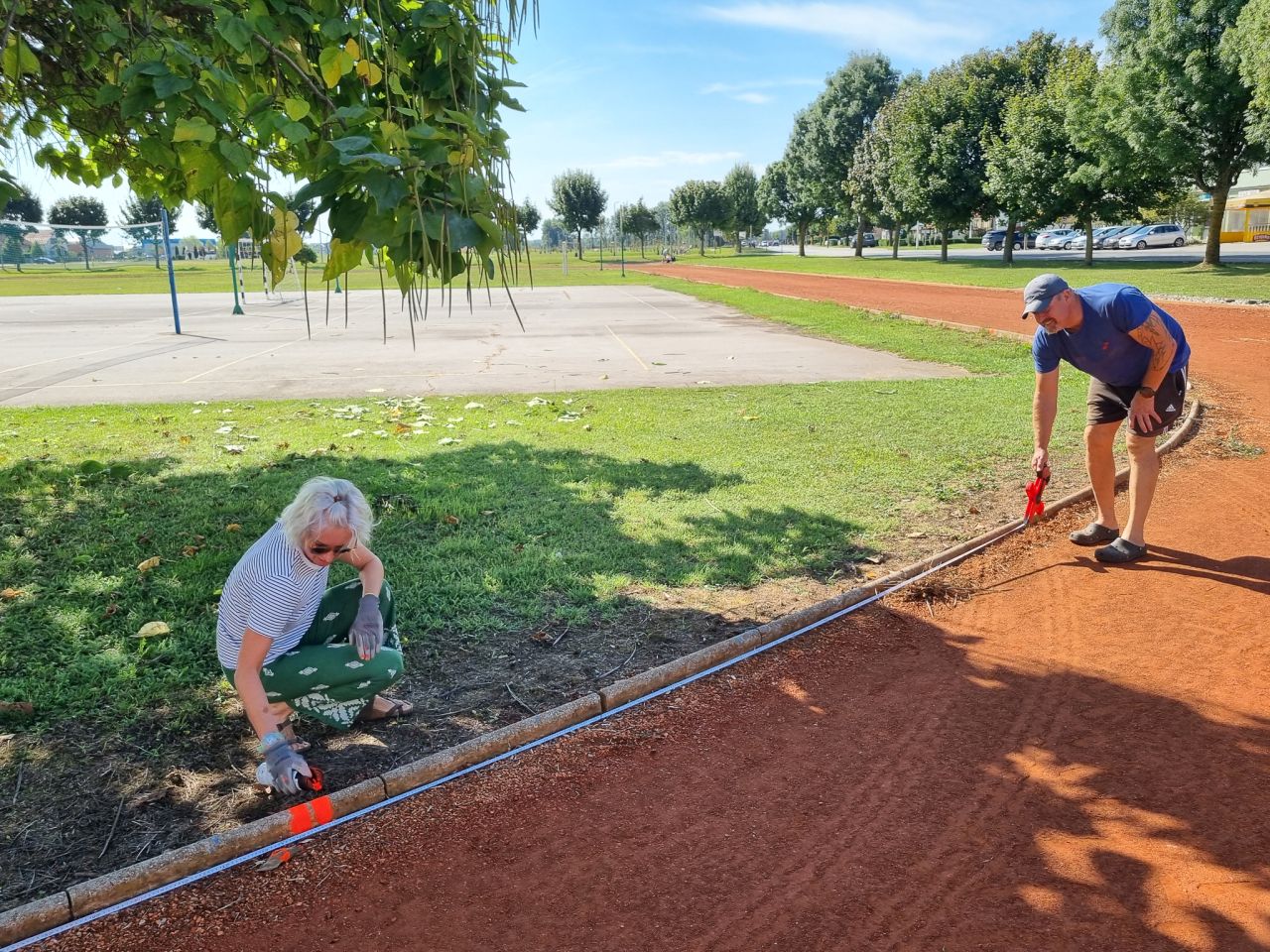 RADNA AKCIJA OŠ Prelog zablistala uoči povratka učenika Učitelji zasukali rukave za ljepšu školu (8) RADNA AKCIJA OŠ Prelog zablistala uoči povratka učenika Učitelji zasukali rukave za ljepšu školu (8)