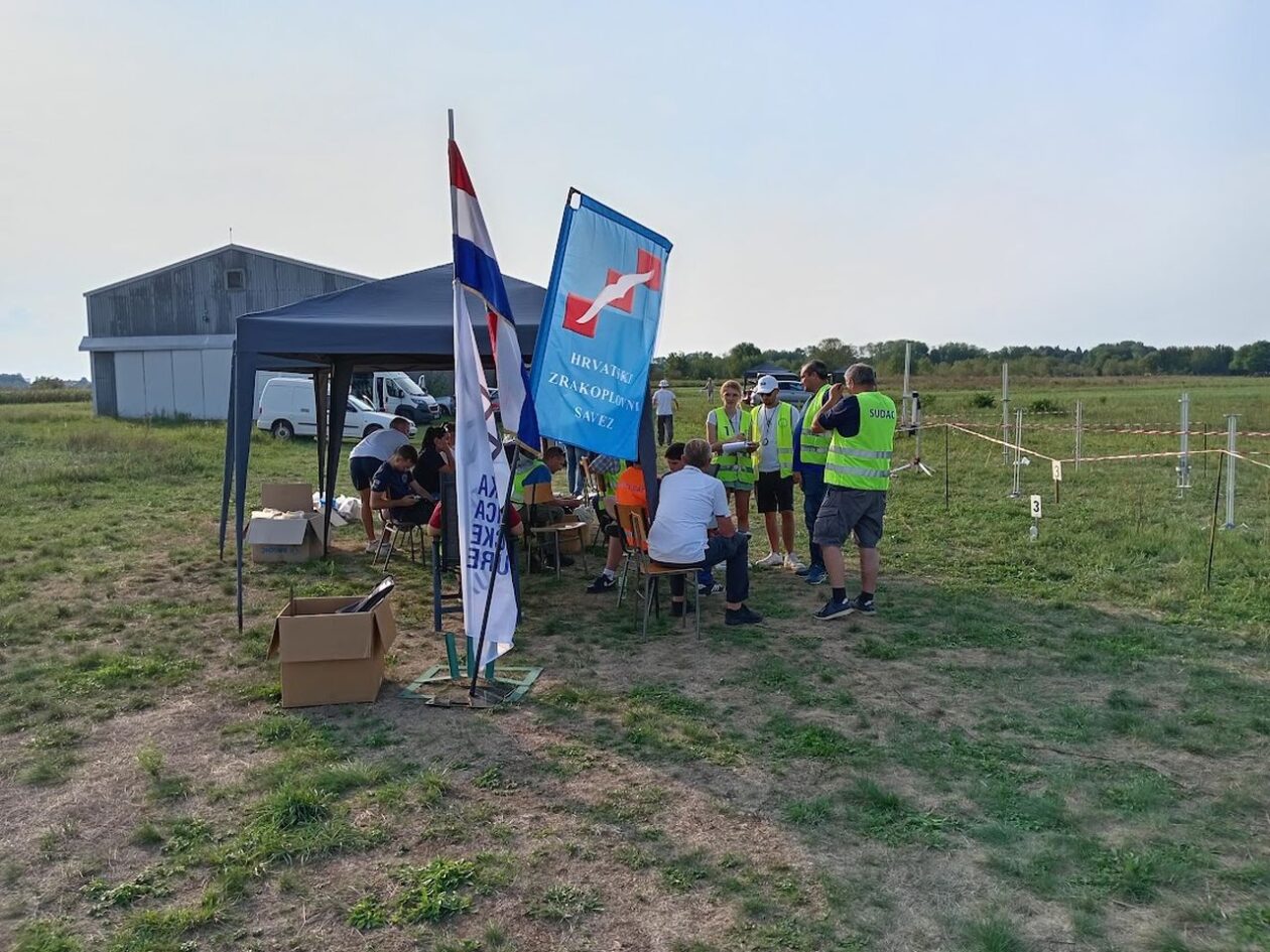 RAKETNI JUNIORI Fantastični uspjesi Aerokluba Međimurje na državnom prvenstvu (12) RAKETNI JUNIORI Fantastični uspjesi Aerokluba Međimurje na državnom prvenstvu (12)