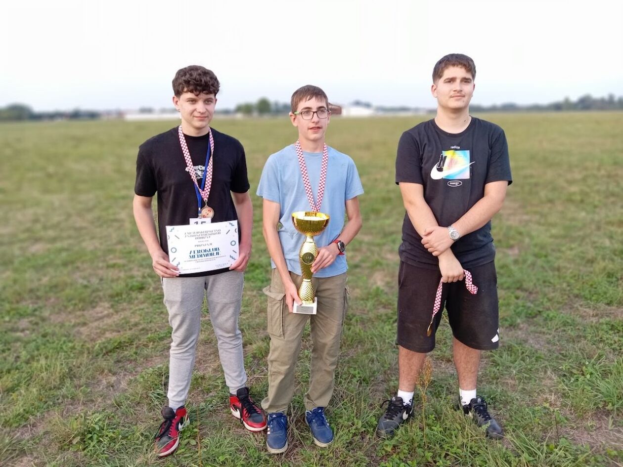 RAKETNI JUNIORI Fantastični uspjesi Aerokluba Međimurje na državnom prvenstvu (16) RAKETNI JUNIORI Fantastični uspjesi Aerokluba Međimurje na državnom prvenstvu (16)