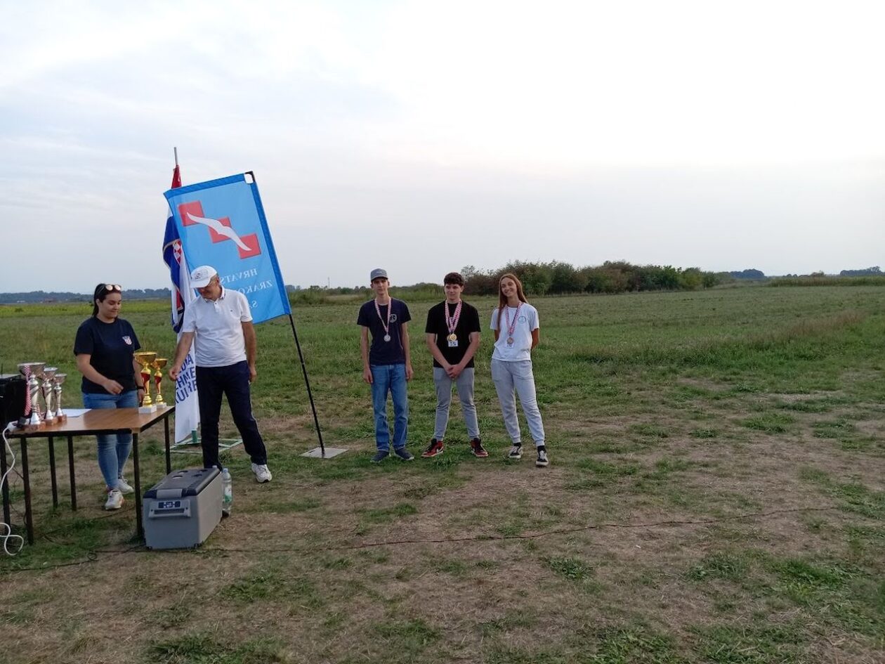 RAKETNI JUNIORI Fantastični uspjesi Aerokluba Međimurje na državnom prvenstvu (17) RAKETNI JUNIORI Fantastični uspjesi Aerokluba Međimurje na državnom prvenstvu (17)