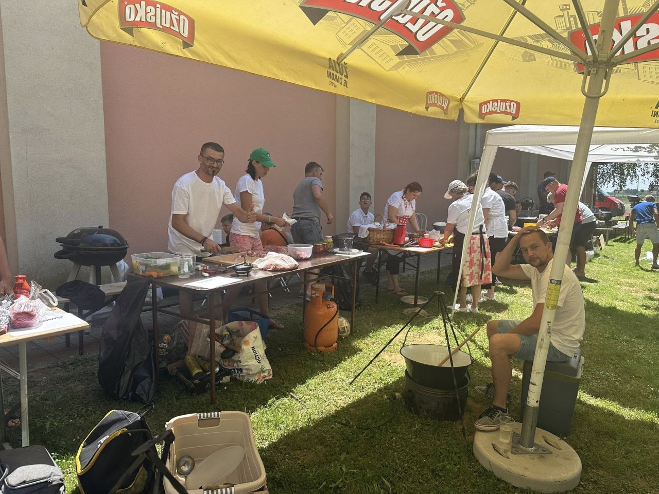 REKORDAN ODAZIV Na drugom Turenskom kotliću kuhale 22 ekipe – slavili SU Celine! (20)