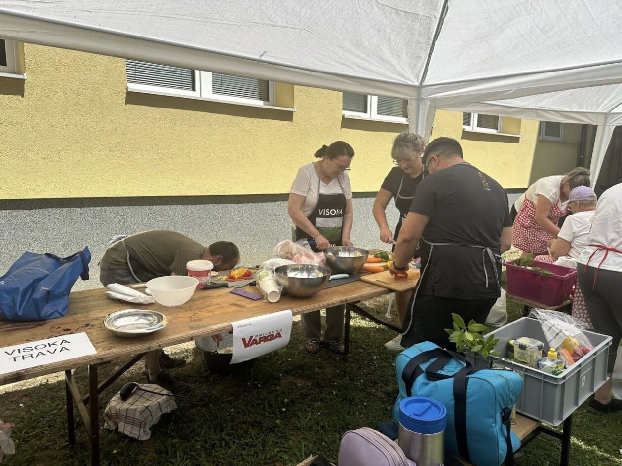 REKORDAN ODAZIV Na drugom Turenskom kotliću kuhale 22 ekipe – slavili SU Celine! (23) REKORDAN ODAZIV Na drugom Turenskom kotliću kuhale 22 ekipe - slavili SU Celine! (26)