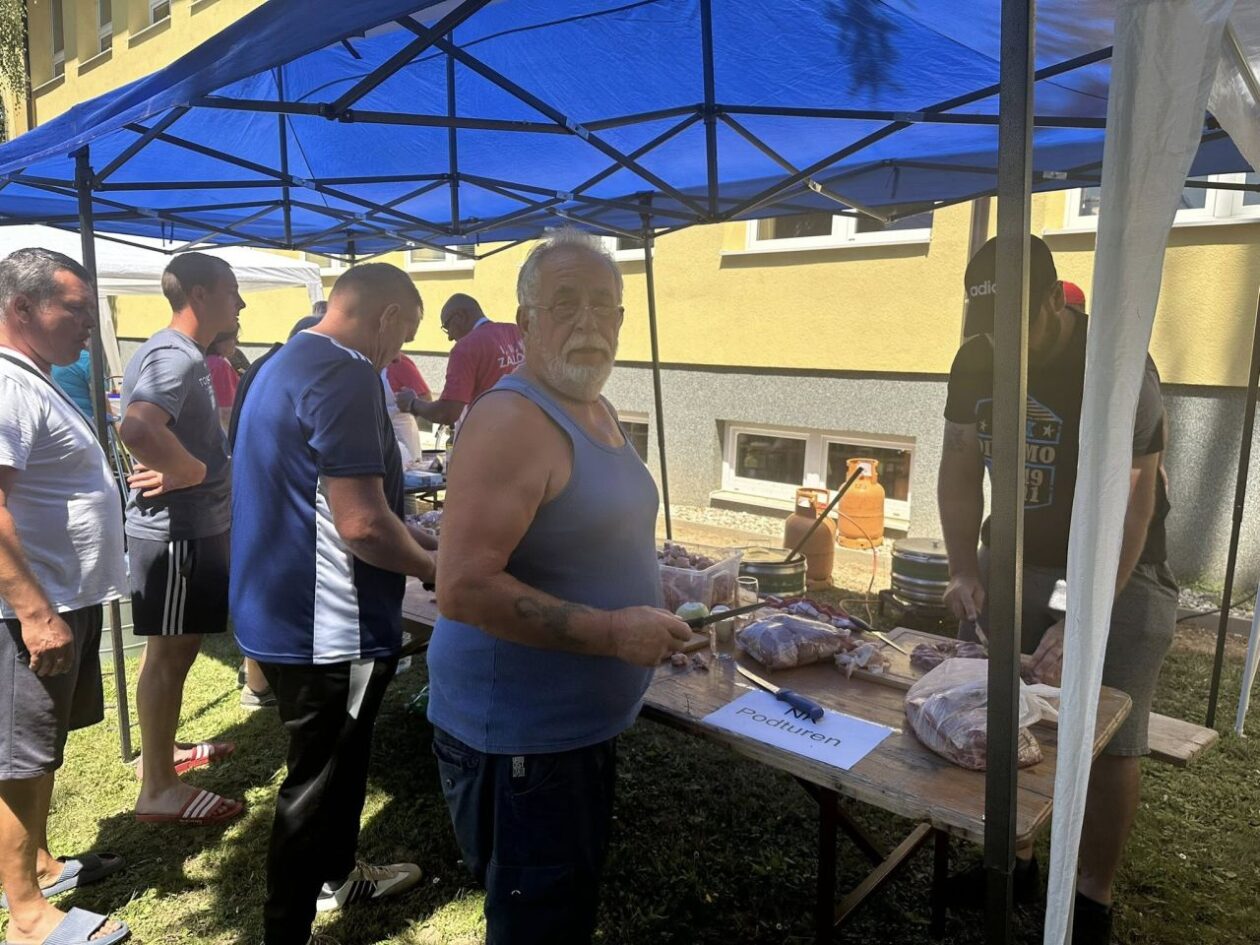 REKORDAN ODAZIV Na drugom Turenskom kotliću kuhale 22 ekipe – slavili SU Celine! (26) REKORDAN ODAZIV Na drugom Turenskom kotliću kuhale 22 ekipe - slavili SU Celine! (26)