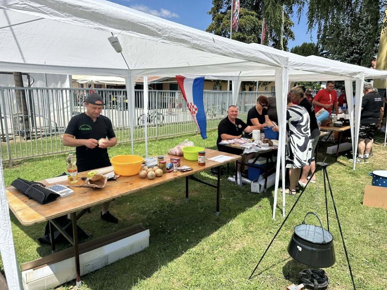 REKORDAN ODAZIV Na drugom Turenskom kotliću kuhale 22 ekipe – slavili SU Celine! (29) REKORDAN ODAZIV Na drugom Turenskom kotliću kuhale 22 ekipe - slavili SU Celine! (26)