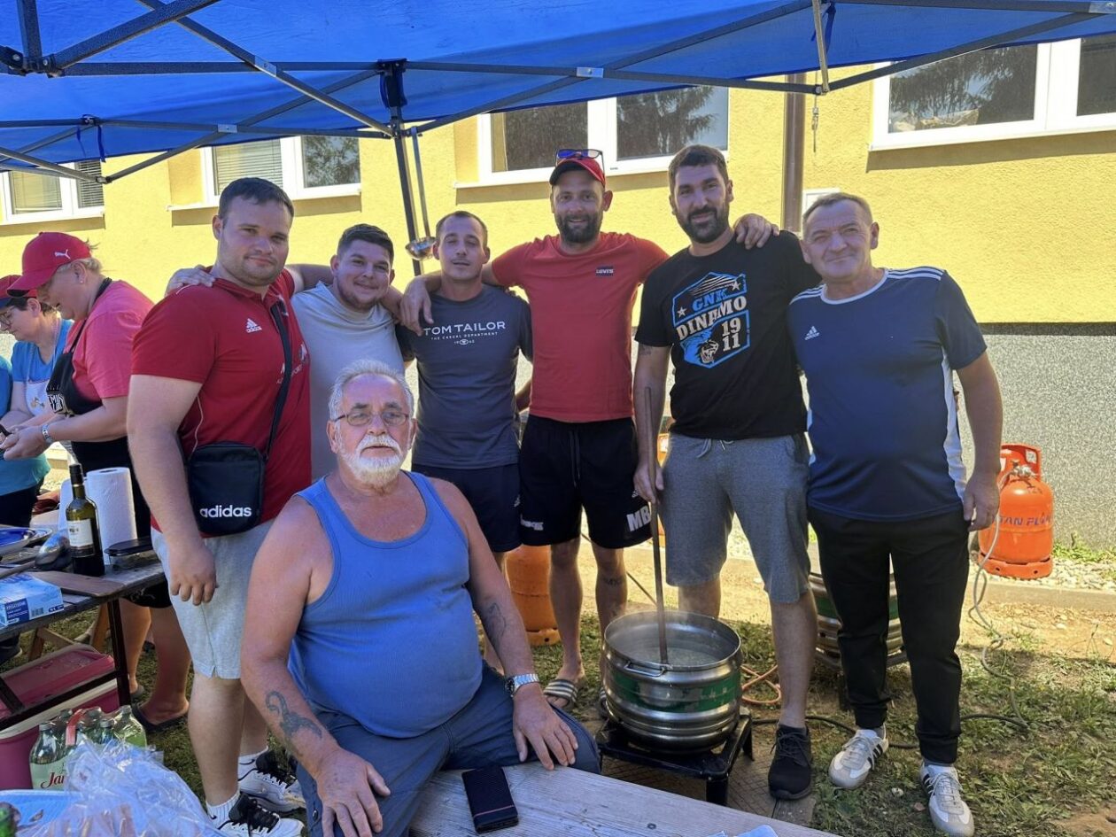 REKORDAN ODAZIV Na drugom Turenskom kotliću kuhale 22 ekipe – slavili SU Celine! (8) REKORDAN ODAZIV Na drugom Turenskom kotliću kuhale 22 ekipe – slavili SU Celine! (8)