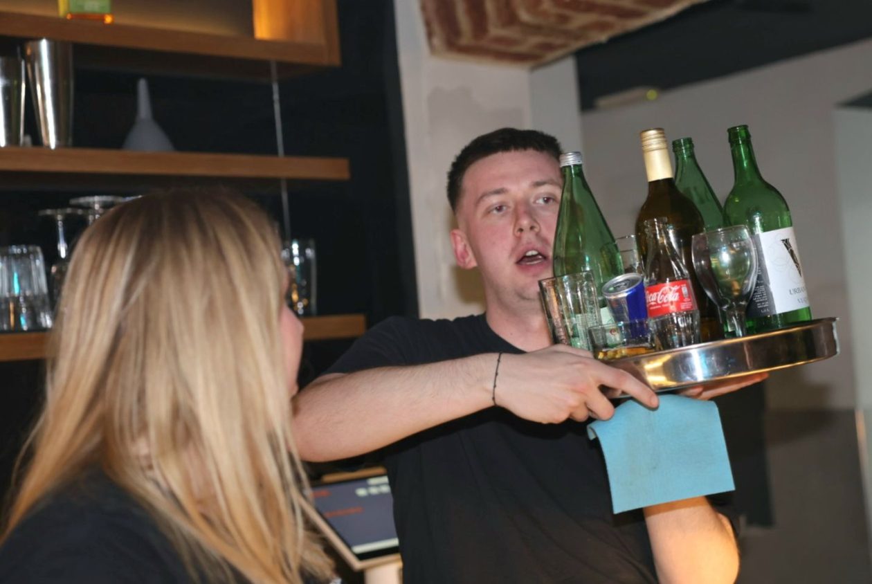 RITAM PETKA Noć vina i tambura donijela ples i dobru atmosferu u Podroom (19)