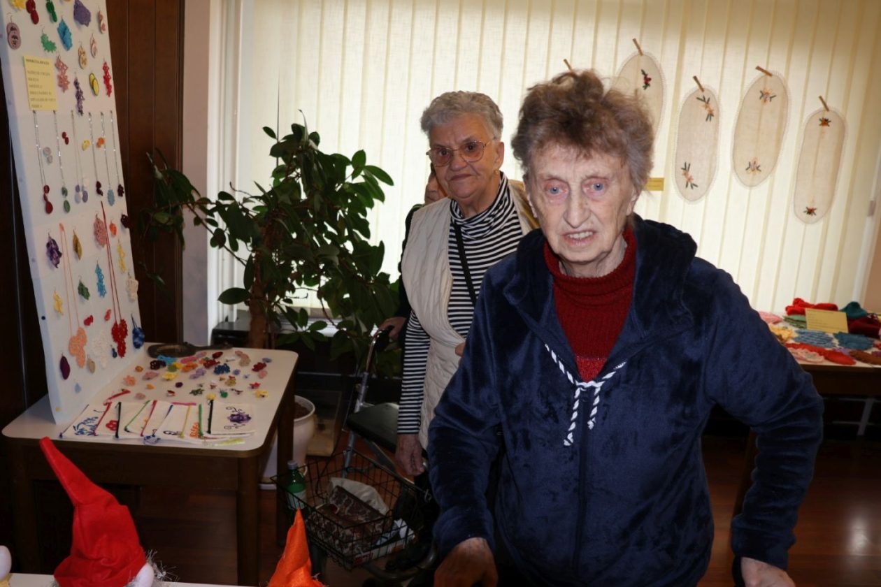 RUČNI RADOVI Korisnici Doma za starije u Čakovcu priredili prekrasnu izložbu (35)