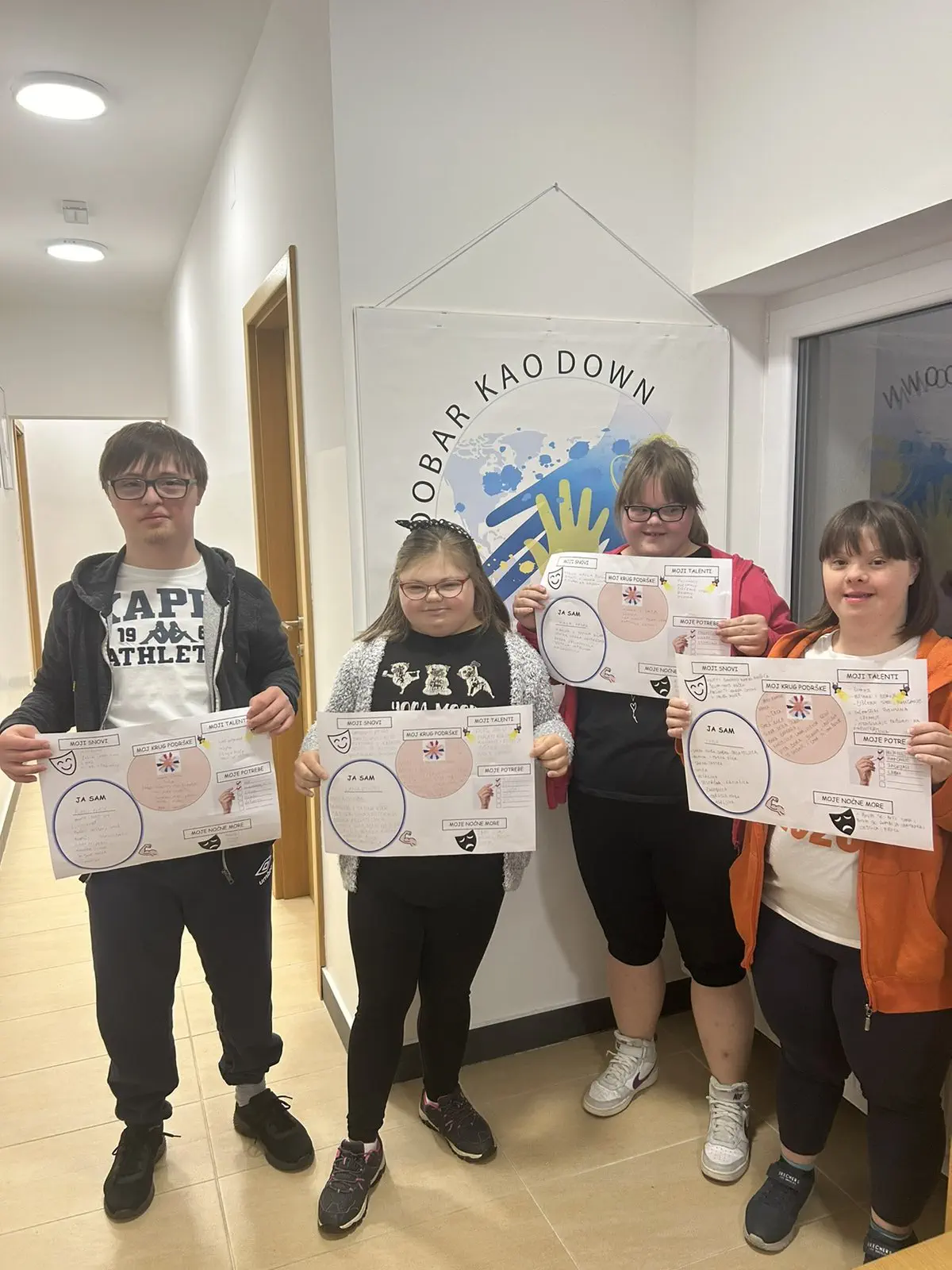 Radionica u Udruzi za sindrom Down Mladi podijelili svoje snove i ciljeve kroz MAPS tehniku (3) Radionica u Udruzi za sindrom Down Mladi podijelili svoje snove i ciljeve kroz MAPS tehniku (3)