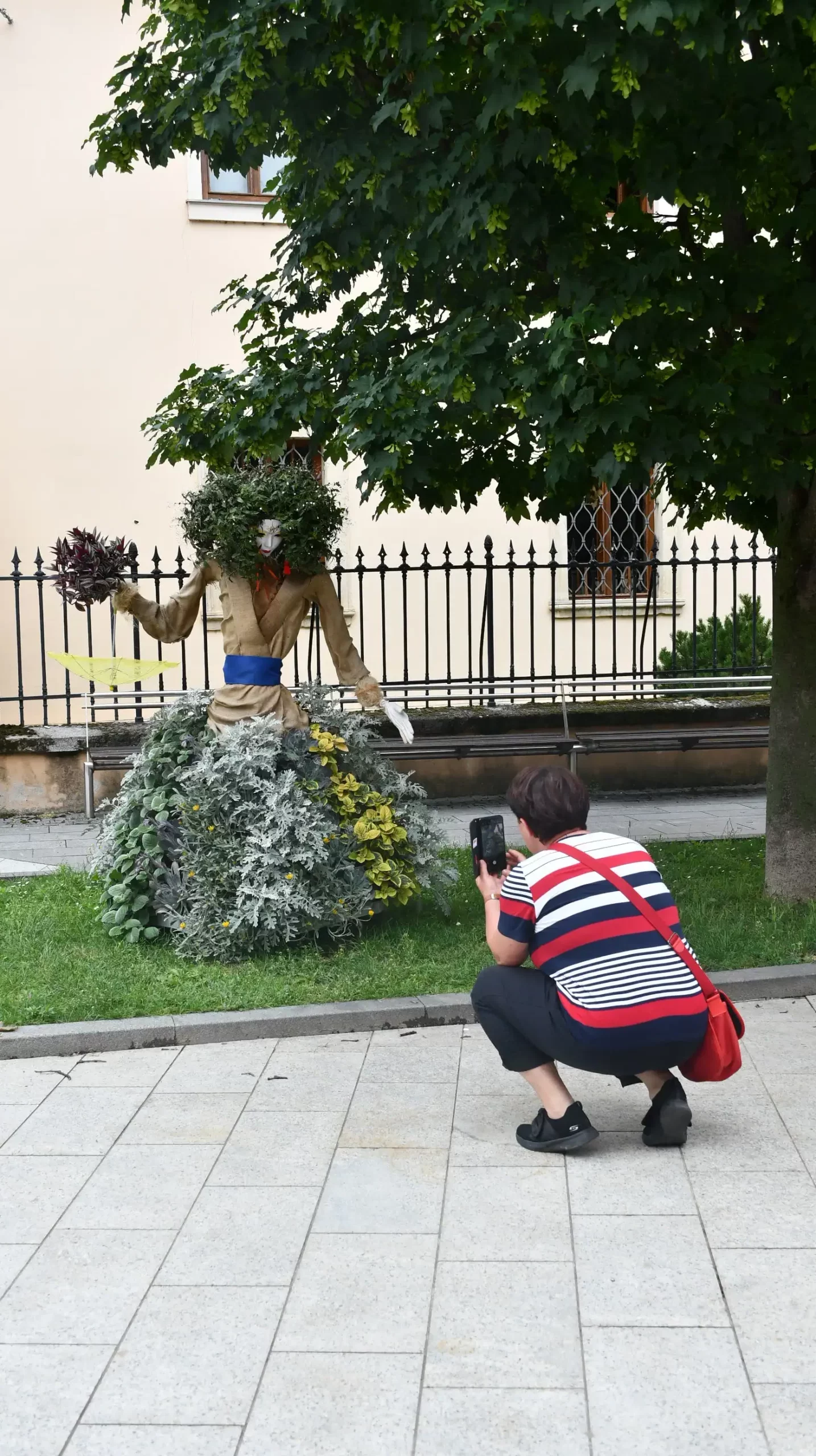 Radmila iz Hlapičine i cvjetna skulptura (1)