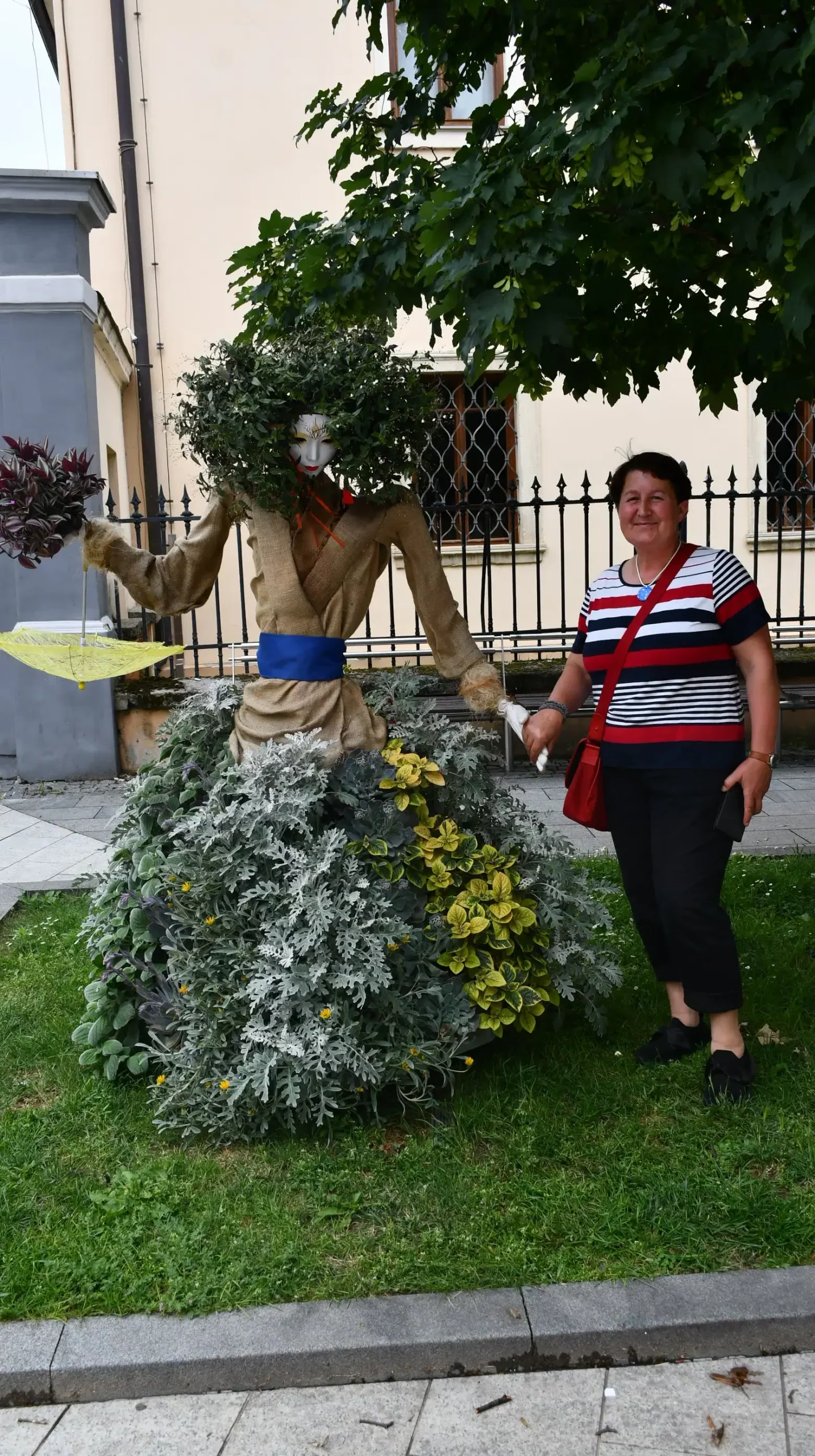 Radmila iz Hlapičine i cvjetna skulptura (3)