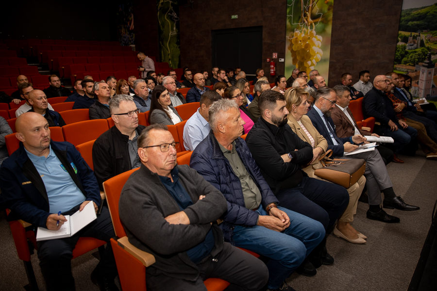 Radni sastanak o zlatnoj žutici (foto Matej Ščavničar)