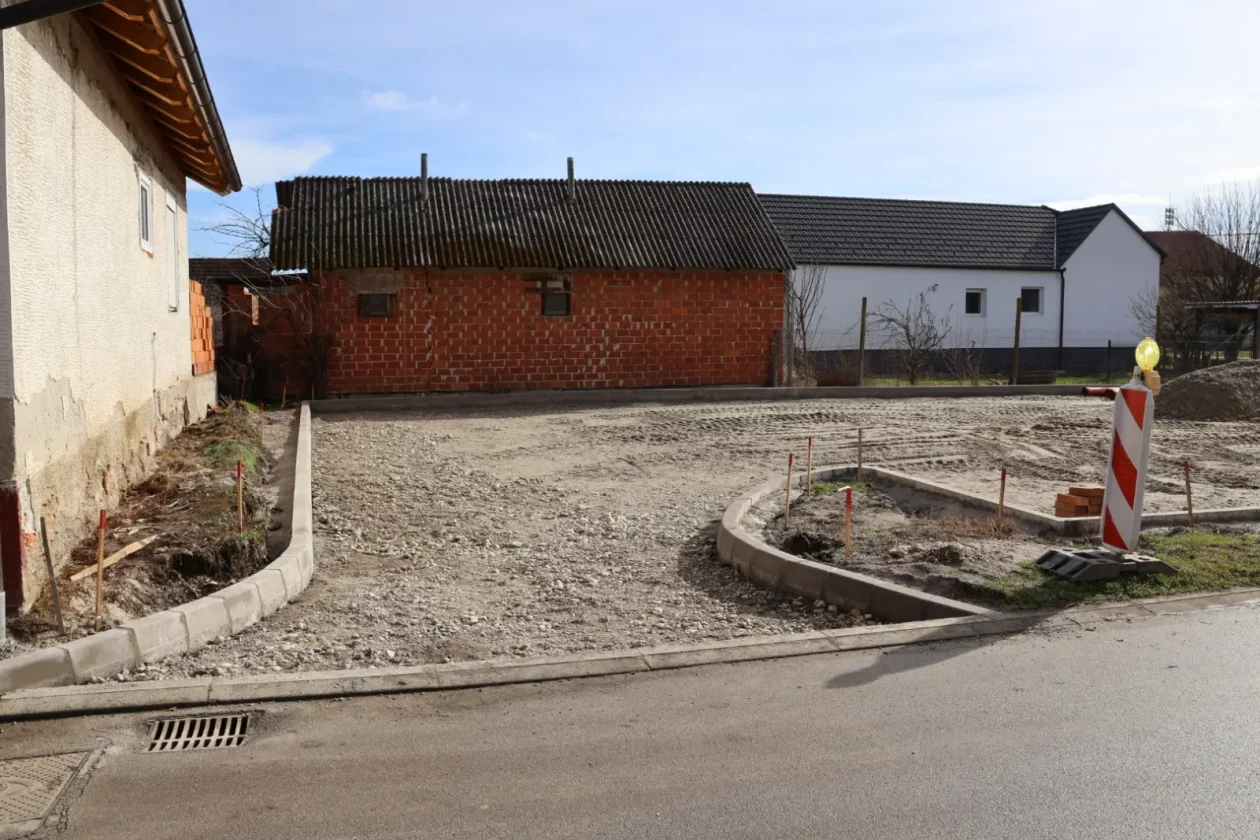 Radovi, Kotoriba, parkiralište, Duga ulica (6) Radovi, Kotoriba, parkiralište, Duga ulica (6)