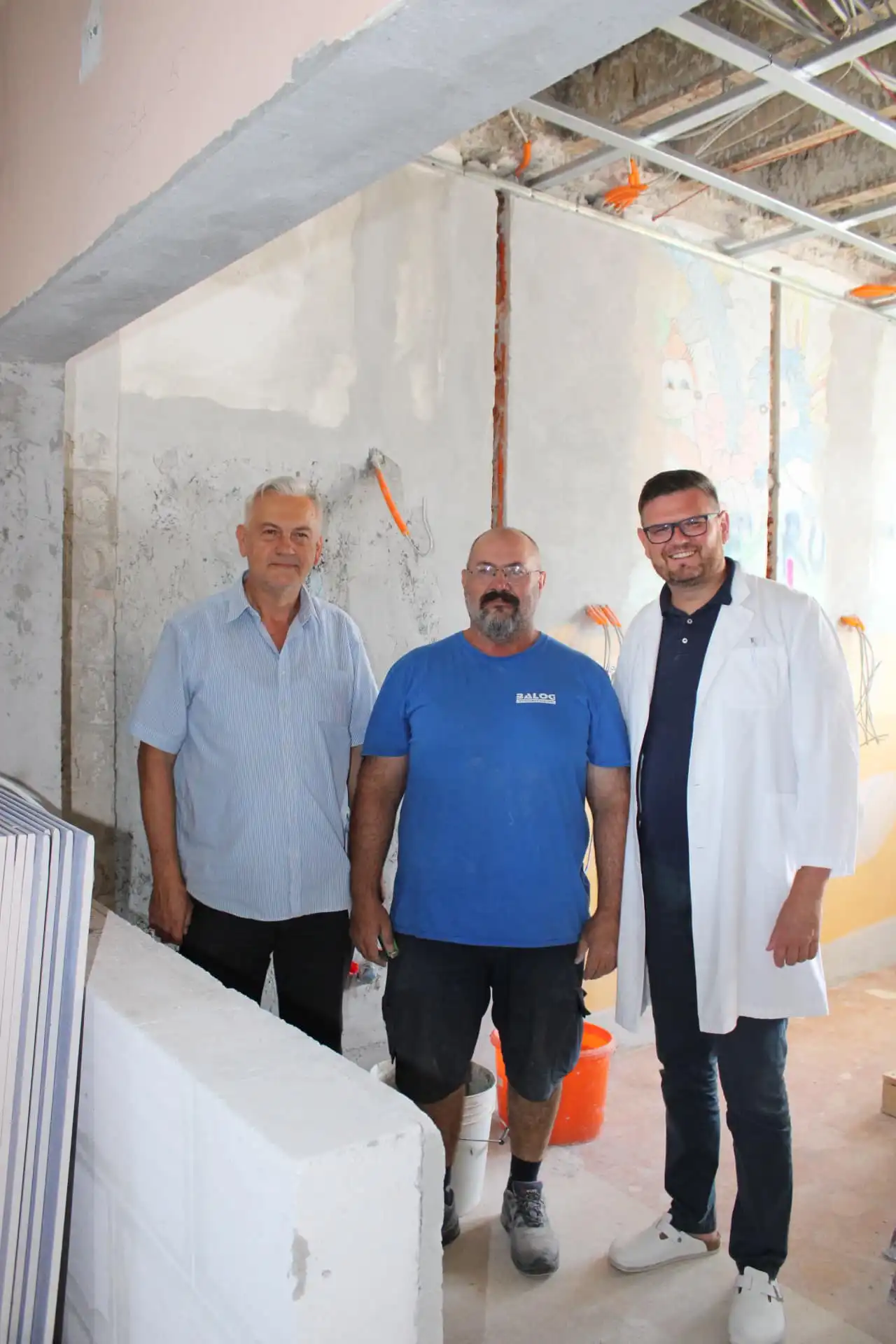 Ravnatelj Šegović obišao radove na rekonstrukciji drugog dijela odjela pedijatrije (2) Ravnatelj Šegović obišao radove na rekonstrukciji drugog dijela odjela pedijatrije (2)