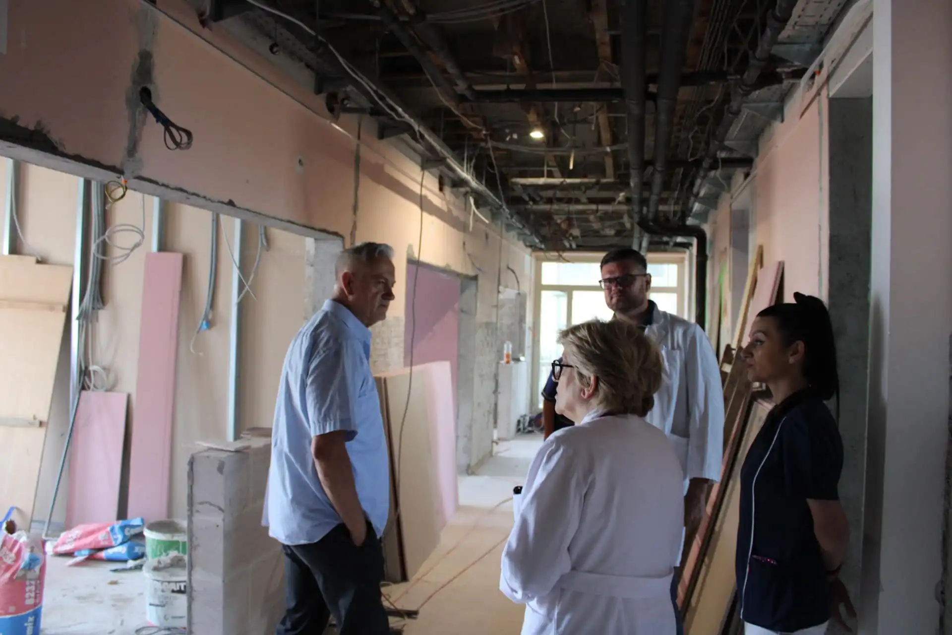 Ravnatelj Šegović obišao radove na rekonstrukciji drugog dijela odjela pedijatrije (5) Ravnatelj Šegović obišao radove na rekonstrukciji drugog dijela odjela pedijatrije (5)