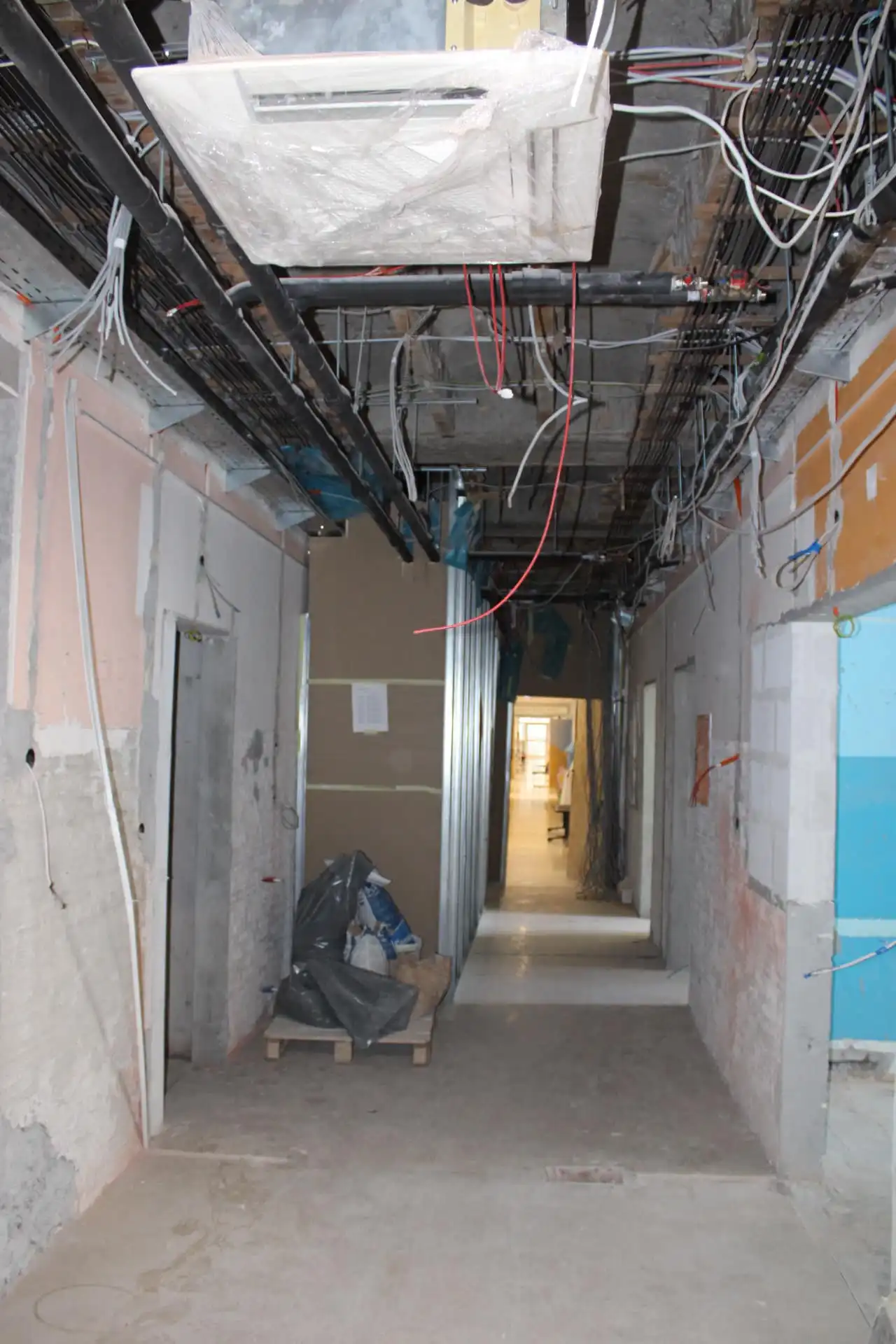 Ravnatelj Šegović obišao radove na rekonstrukciji drugog dijela odjela pedijatrije (7) Ravnatelj Šegović obišao radove na rekonstrukciji drugog dijela odjela pedijatrije (7)