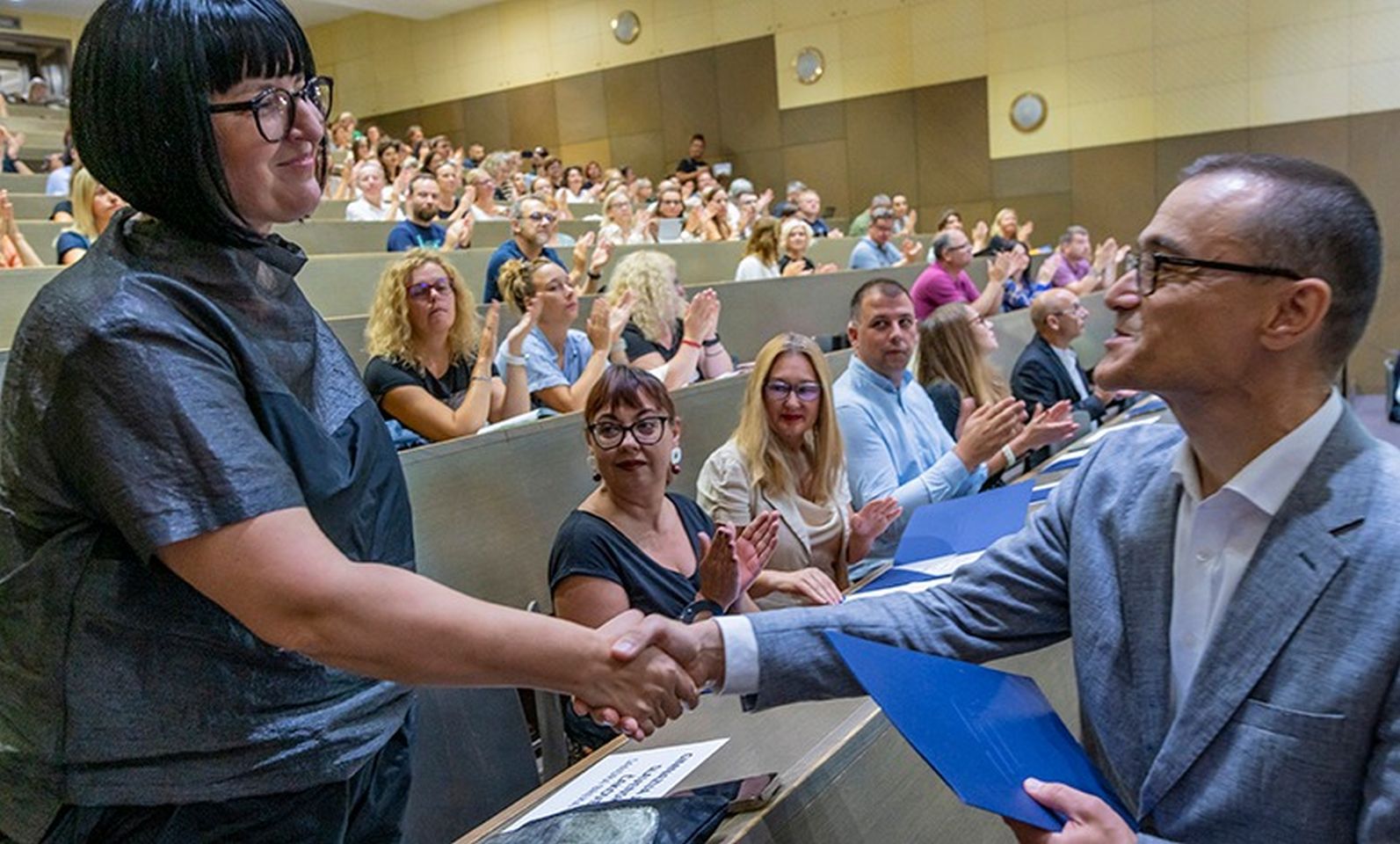 Ravnateljica Sandra Breka-Ovčar primila priznanje FER-a u ime čakovečke gimnazije (2)