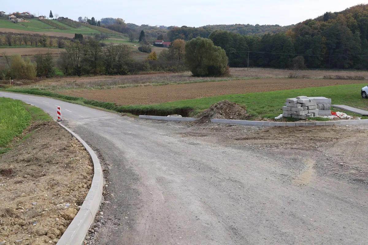 Rekonstrukcija cesta Štrigova i Sv. Martin na Muri (16) Rekonstrukcija cesta Štrigova i Sv. Martin na Muri (16)