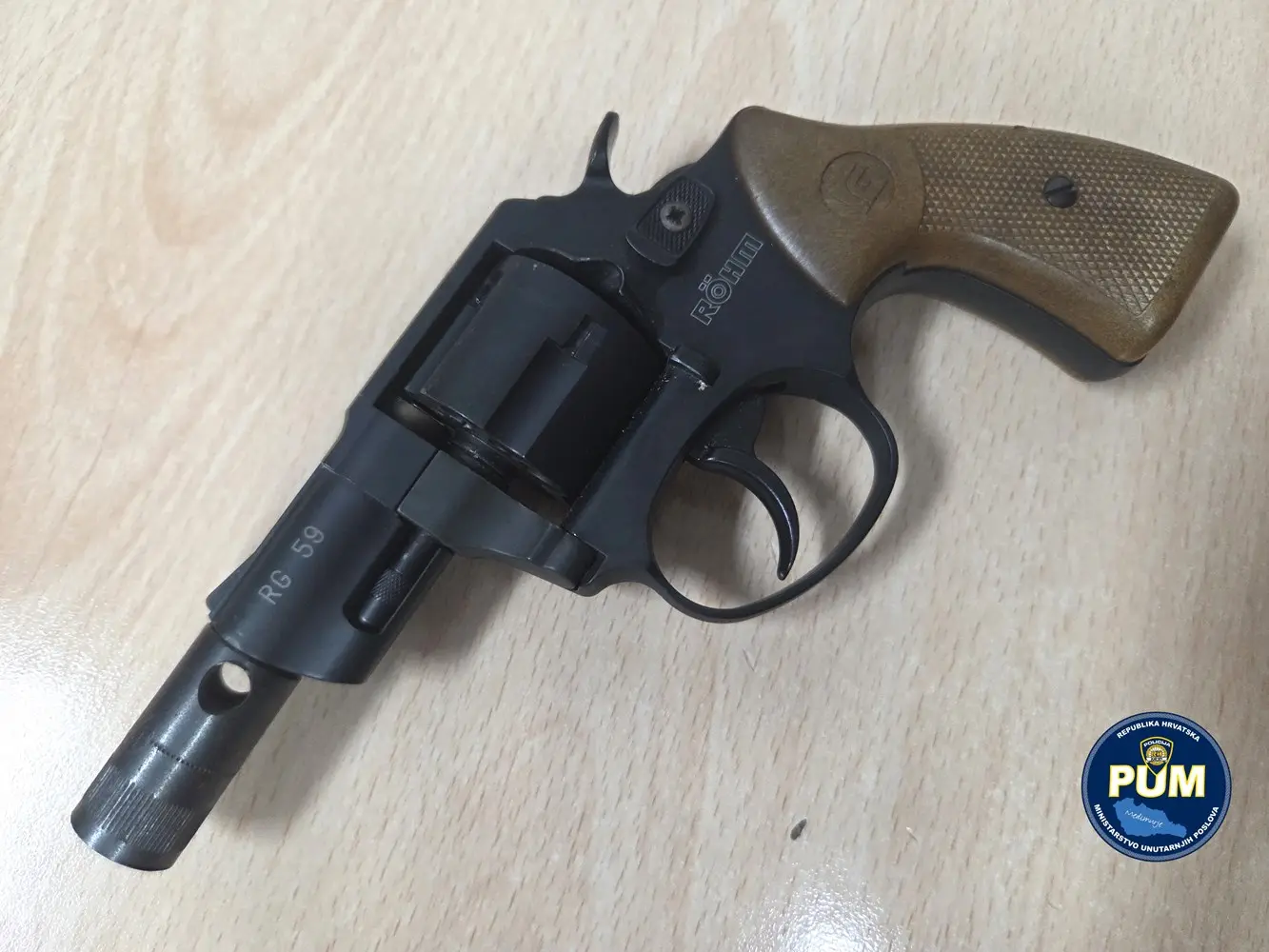 Revolver (1) Revolver (1)