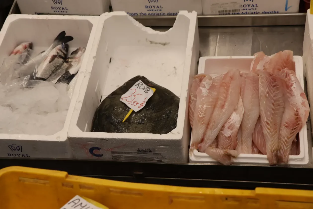 Ribarnica Čakovec Badnjak 24.12.2025 (16)