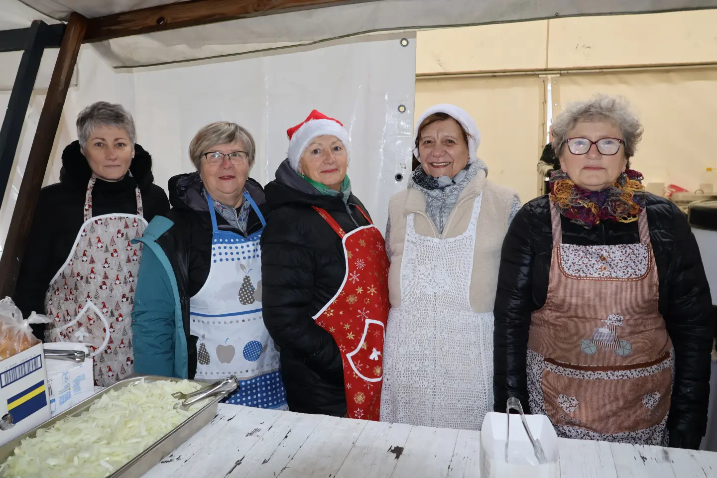 Ribice, Badnjak, Podjela, Franjevački trg, Čakovec 24.12.2025 (11)