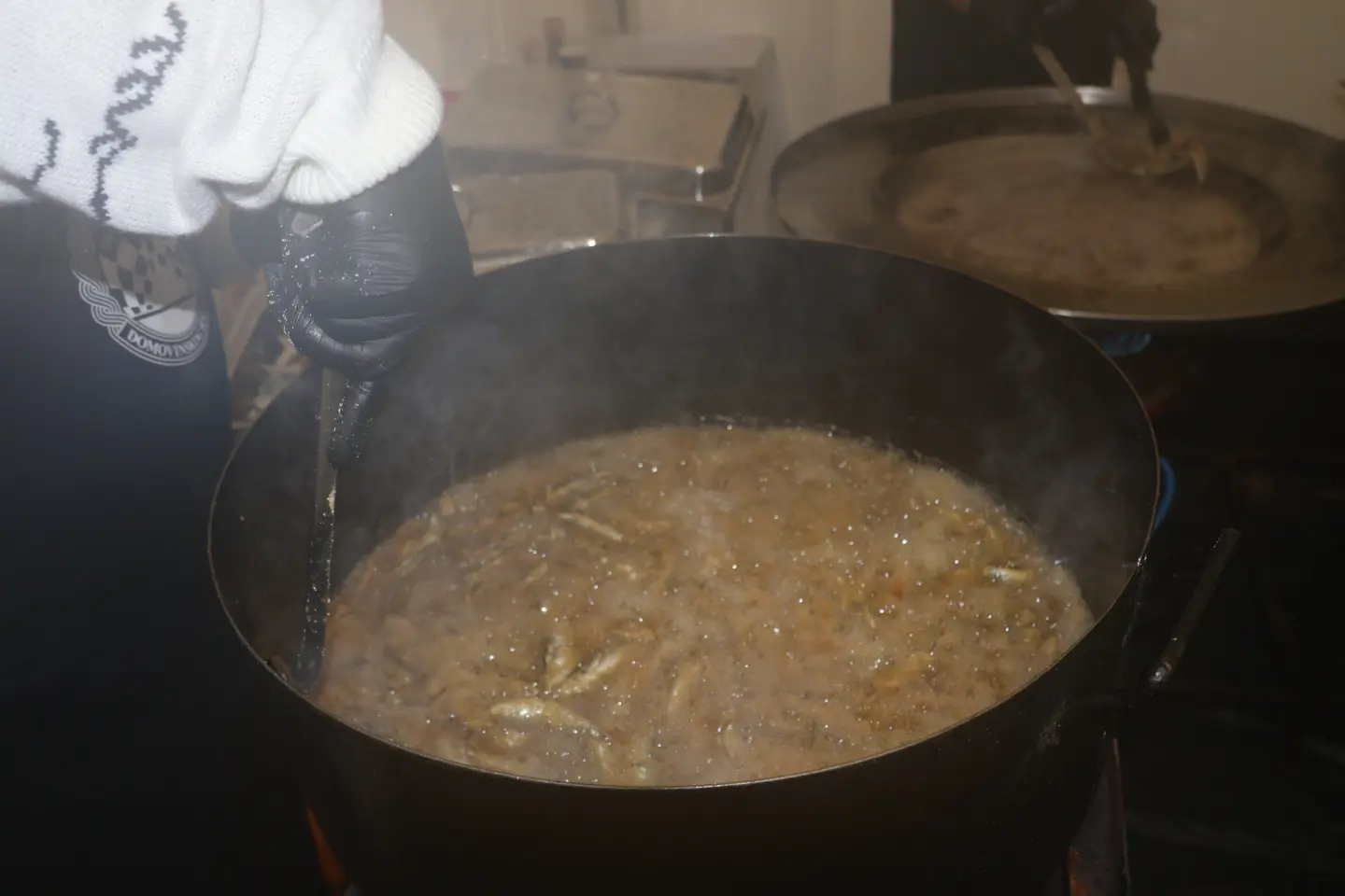 Ribice, Badnjak, Podjela, Franjevački trg, Čakovec 24.12.2025 (15)