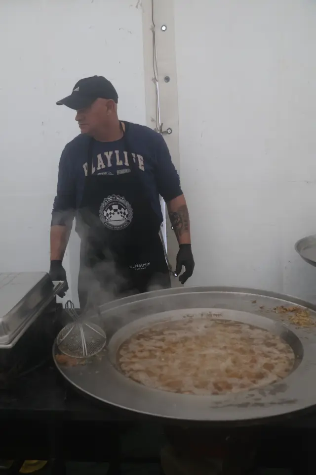 Ribice, Badnjak, Podjela, Franjevački trg, Čakovec 24.12.2025 (16)