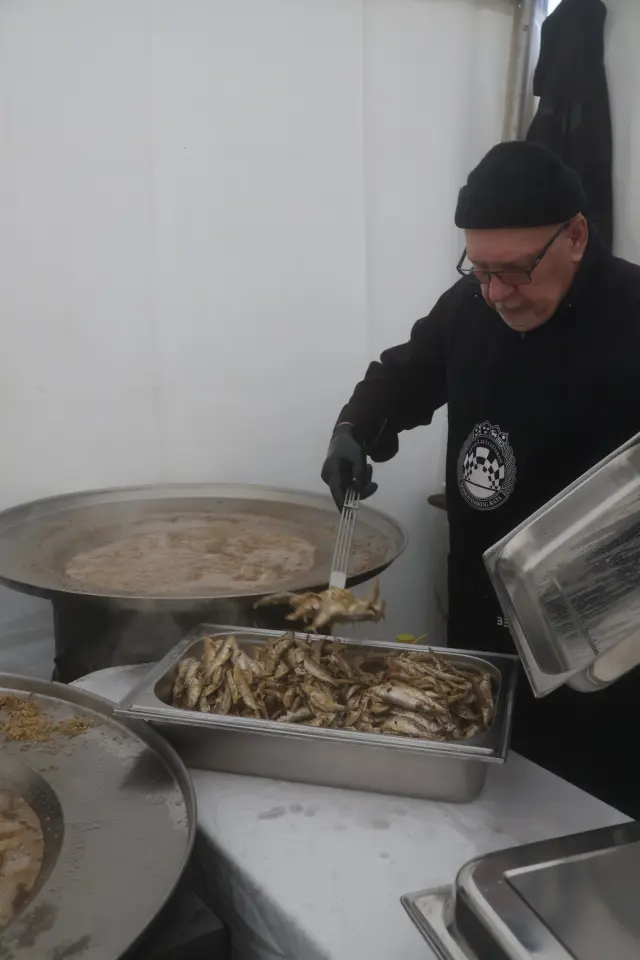 Ribice, Badnjak, Podjela, Franjevački trg, Čakovec 24.12.2025 (18)