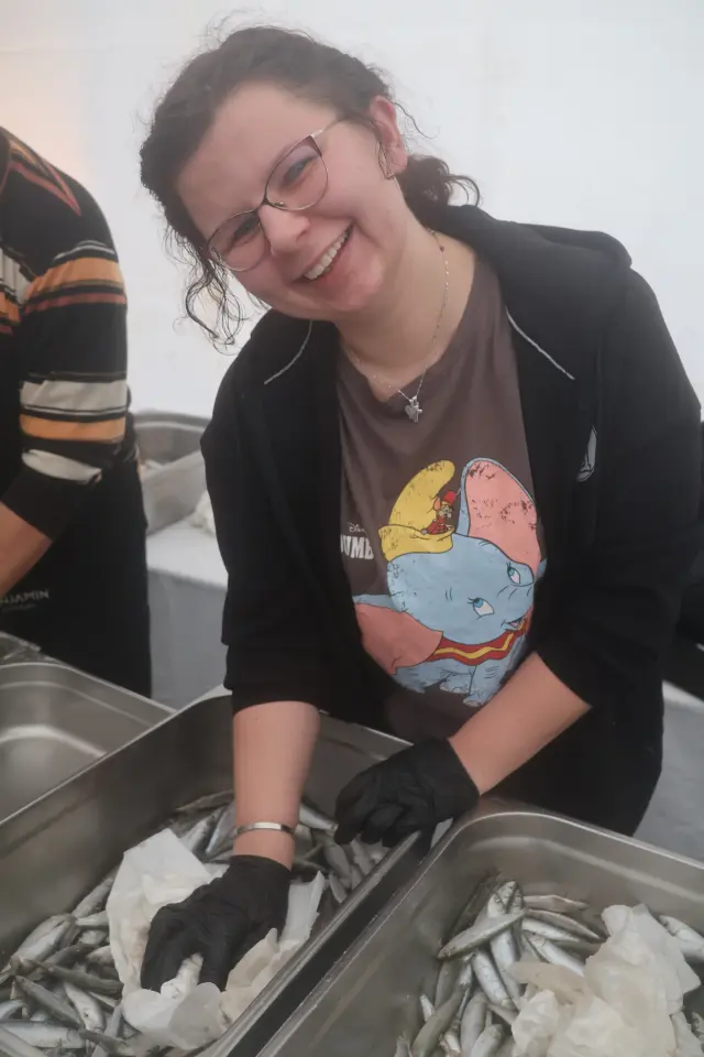 Ribice, Badnjak, Podjela, Franjevački trg, Čakovec 24.12.2025 (19)