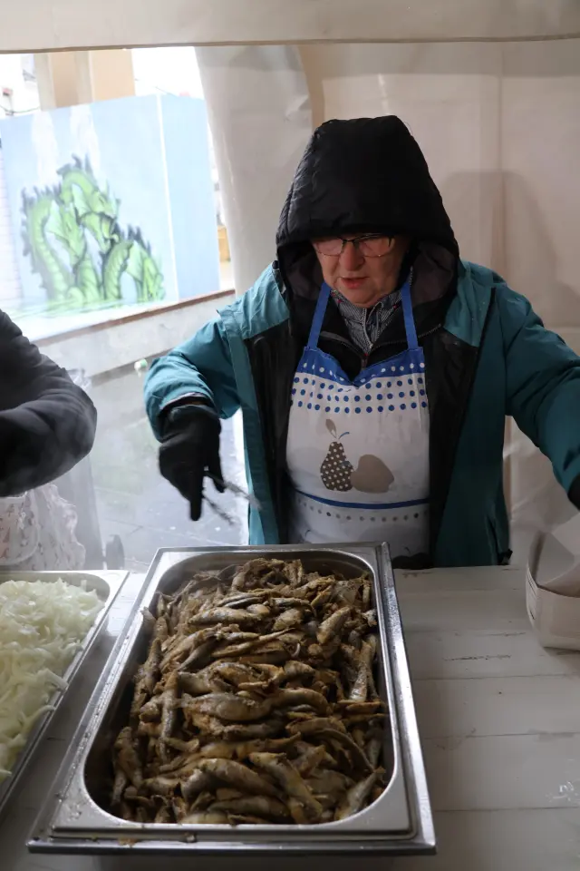 Ribice, Badnjak, Podjela, Franjevački trg, Čakovec 24.12.2025 (27)