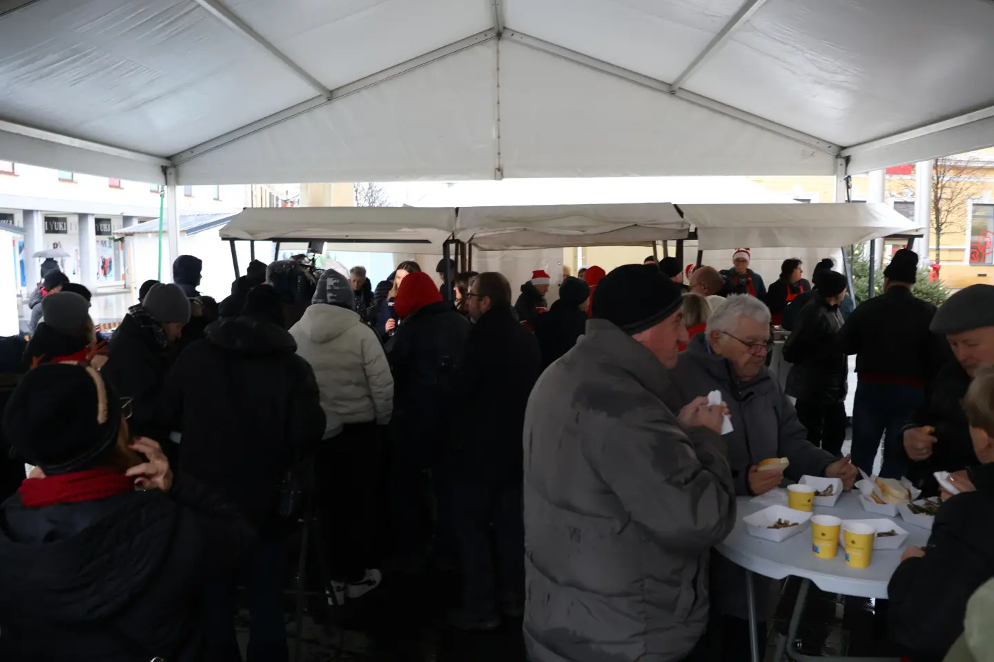 Ribice, Badnjak, Podjela, Franjevački trg, Čakovec 24.12.2025 (39)