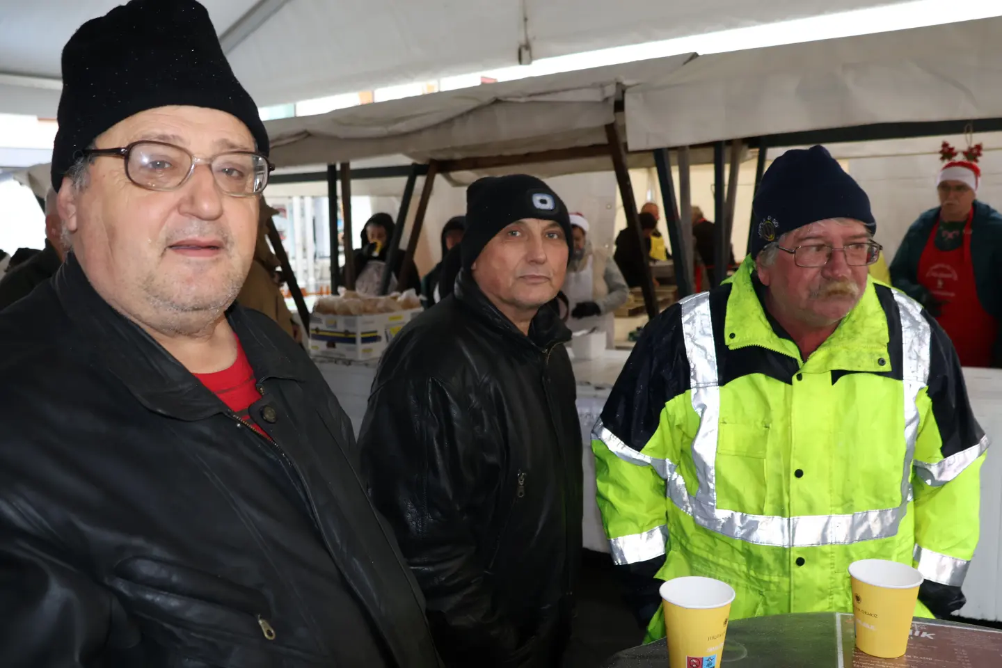 Ribice, Badnjak, Podjela, Franjevački trg, Čakovec 24.12.2025 (4)