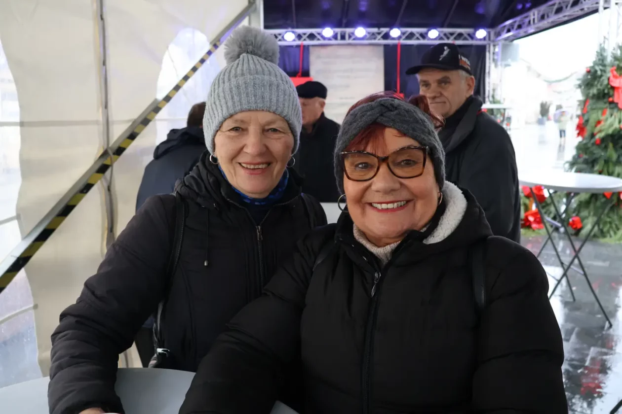 Ribice, Badnjak, Podjela, Franjevački trg, Čakovec 24.12.2025 (6)