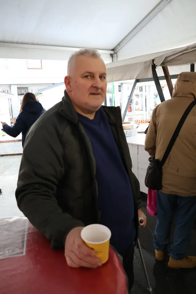 Ribice, Badnjak, Podjela, Franjevački trg, Čakovec 24.12.2025 (7)