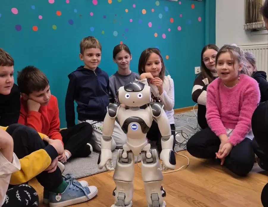 Robot NAO (2) Robot NAO (2)