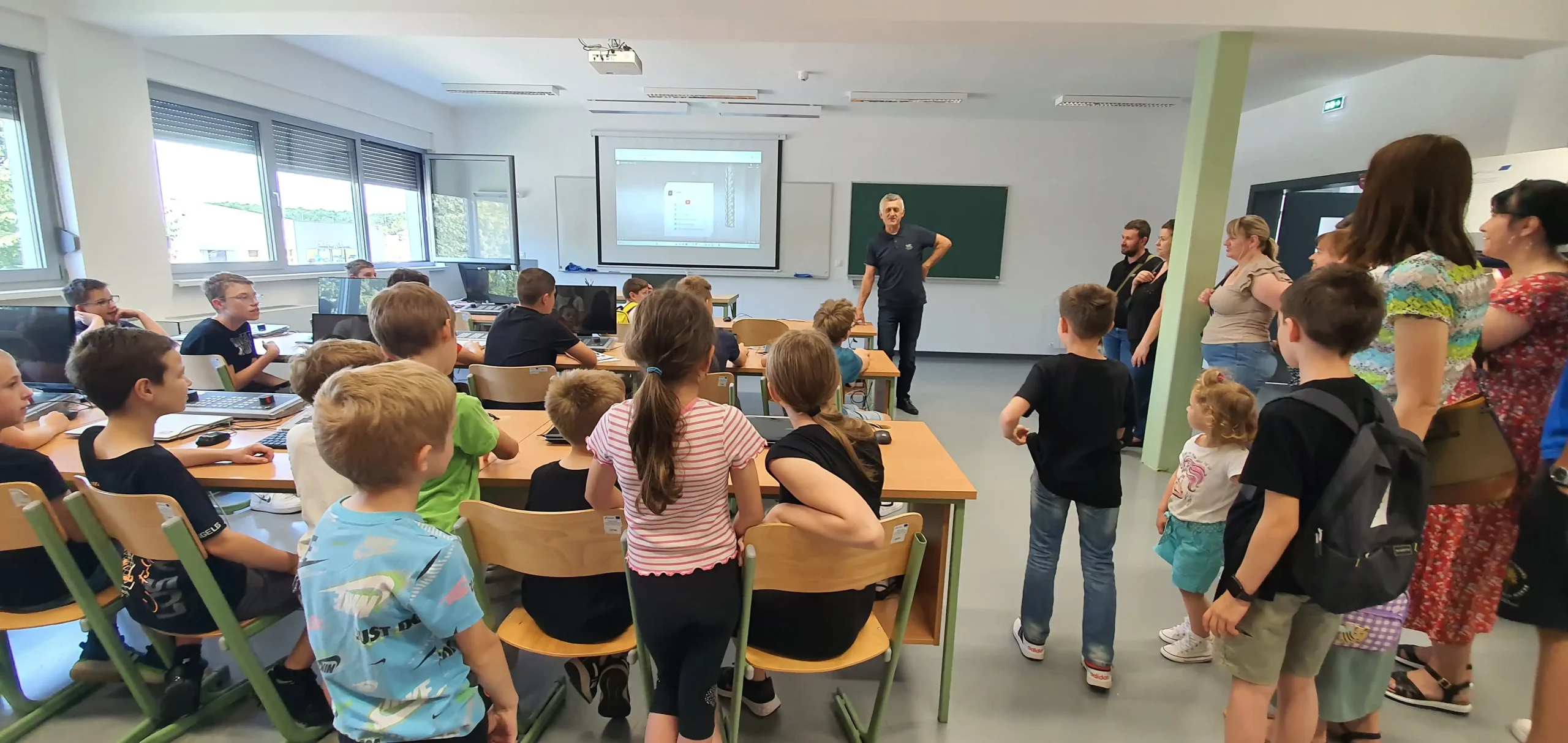 Robotičari Udruge žena Slakovec i Pretetinec na Danima otvorenih vrata Tehničke škole Čakovec (10)
