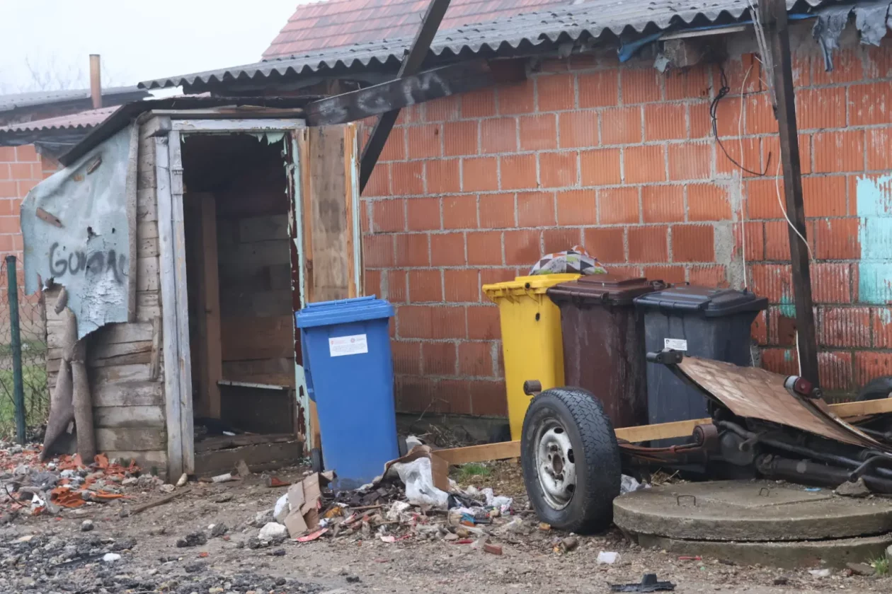 Romsko naselje Pribislavec kante otpad (22)