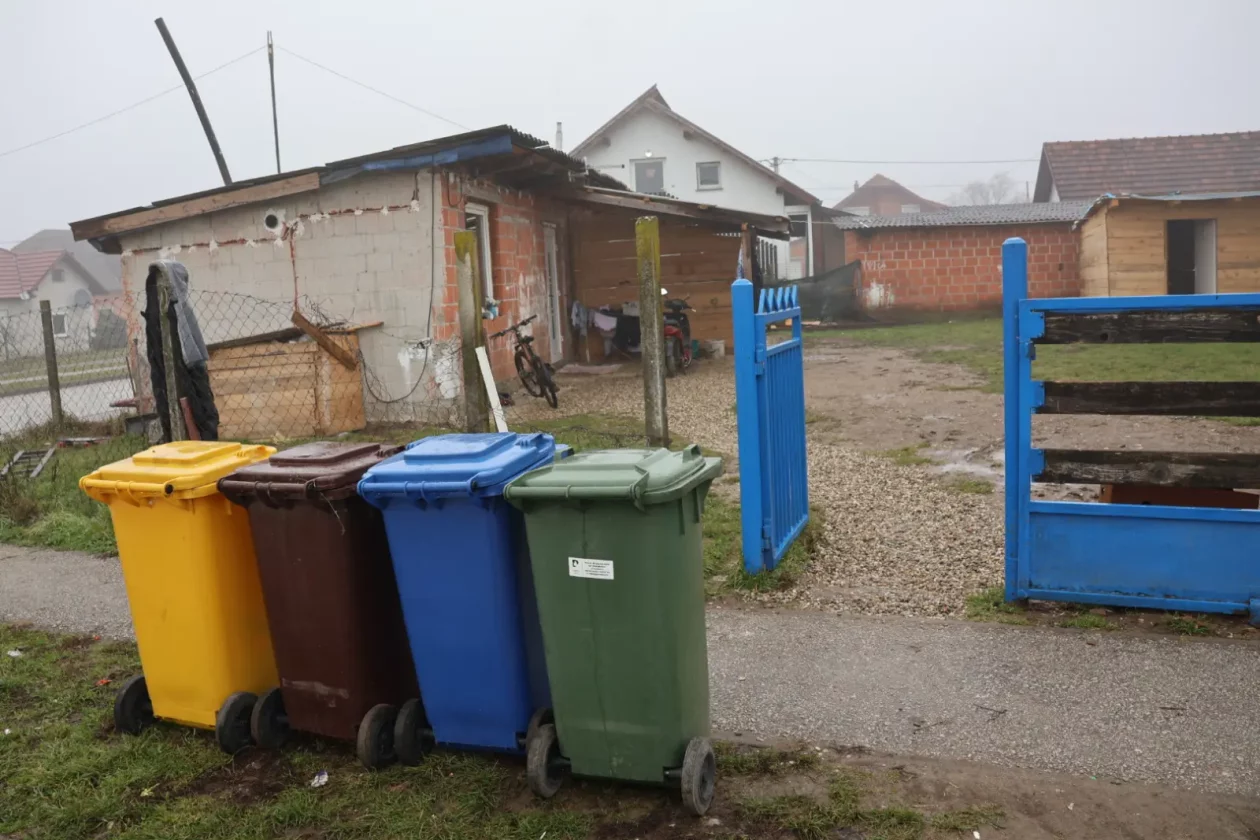 Romsko naselje Pribislavec kante otpad (66)