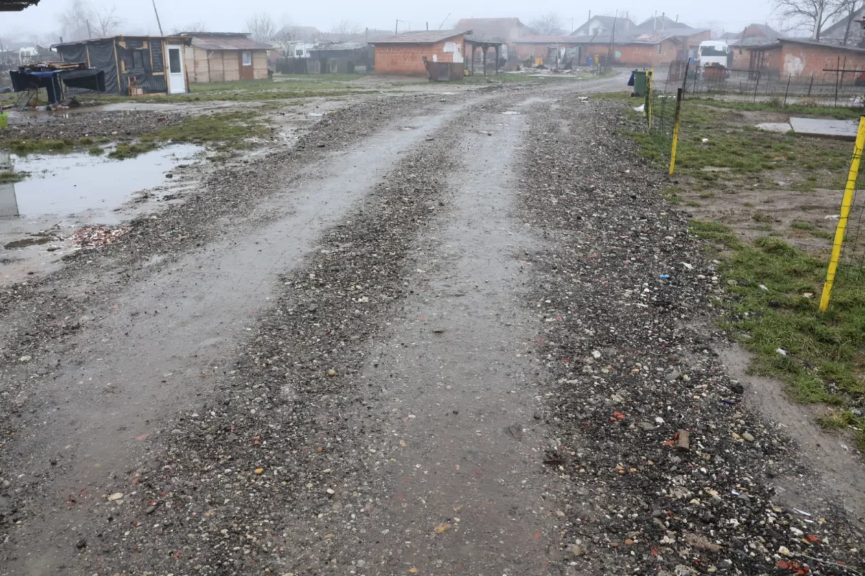 Romsko naselje Pribislavec pošljunčani put (6)