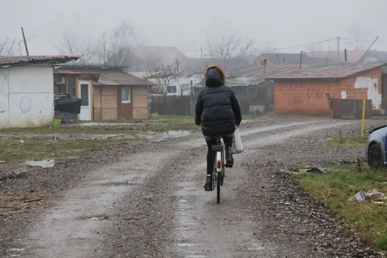 Romsko naselje Pribislavec šljunčani put (26)