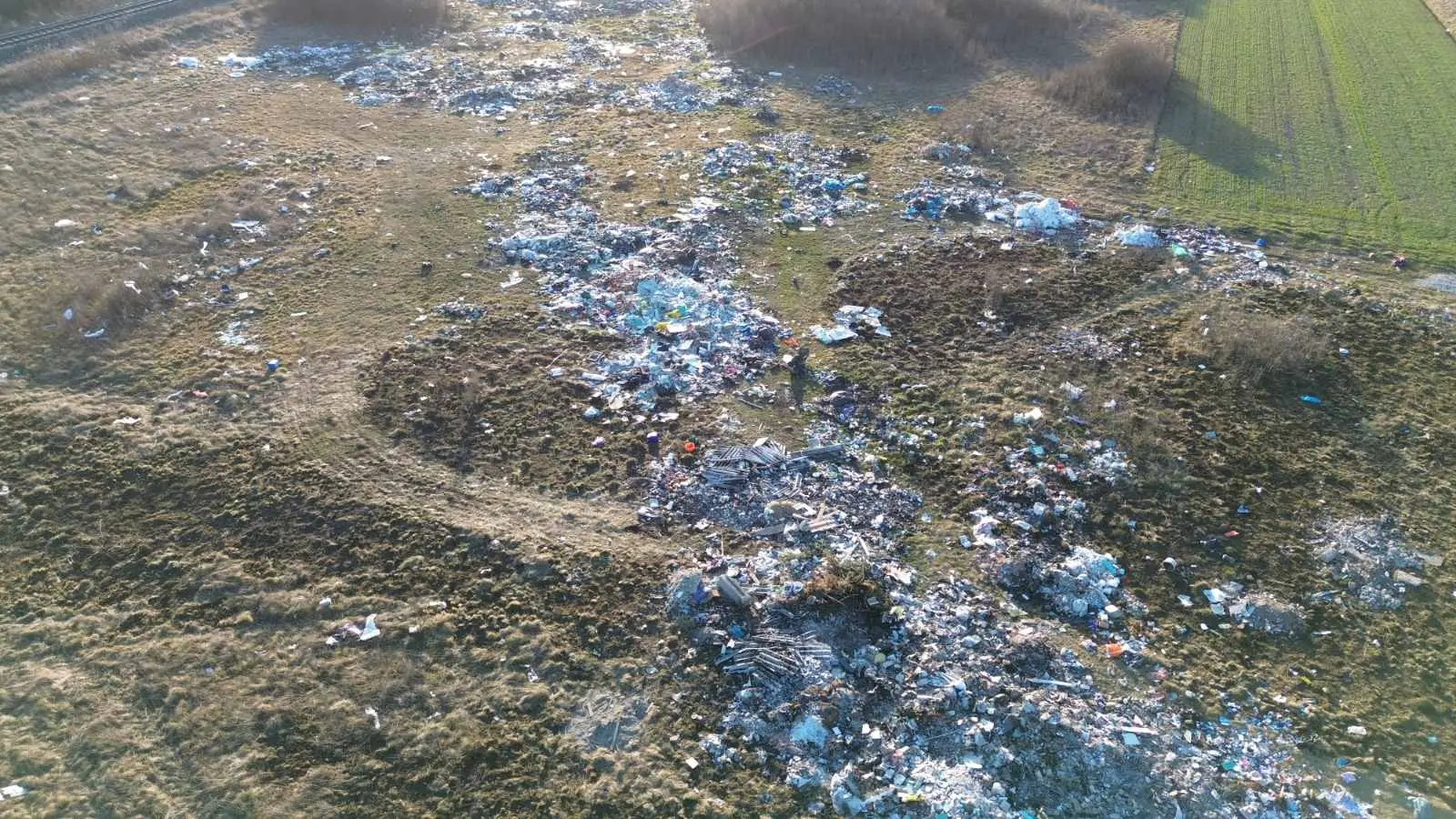 Romsko naselje Pribislavec smeće (5)