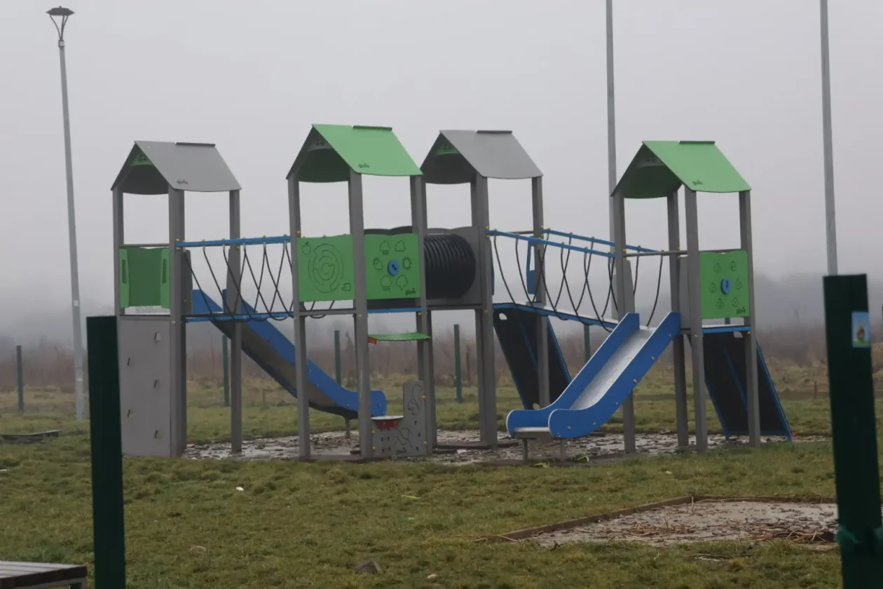 Romsko naselje Pribislavec uništeno igralište (50)