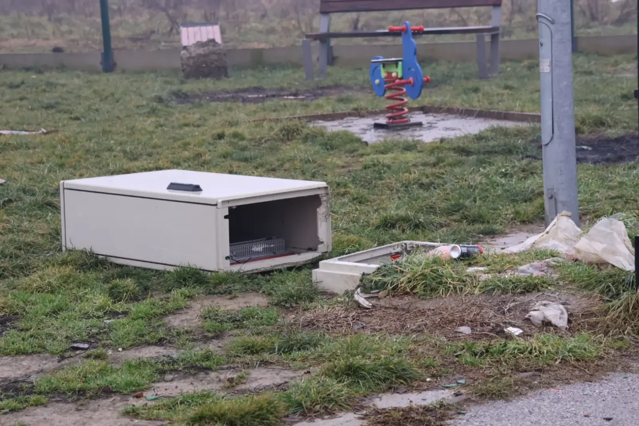 Romsko naselje Pribislavec uništeno igralište (53)