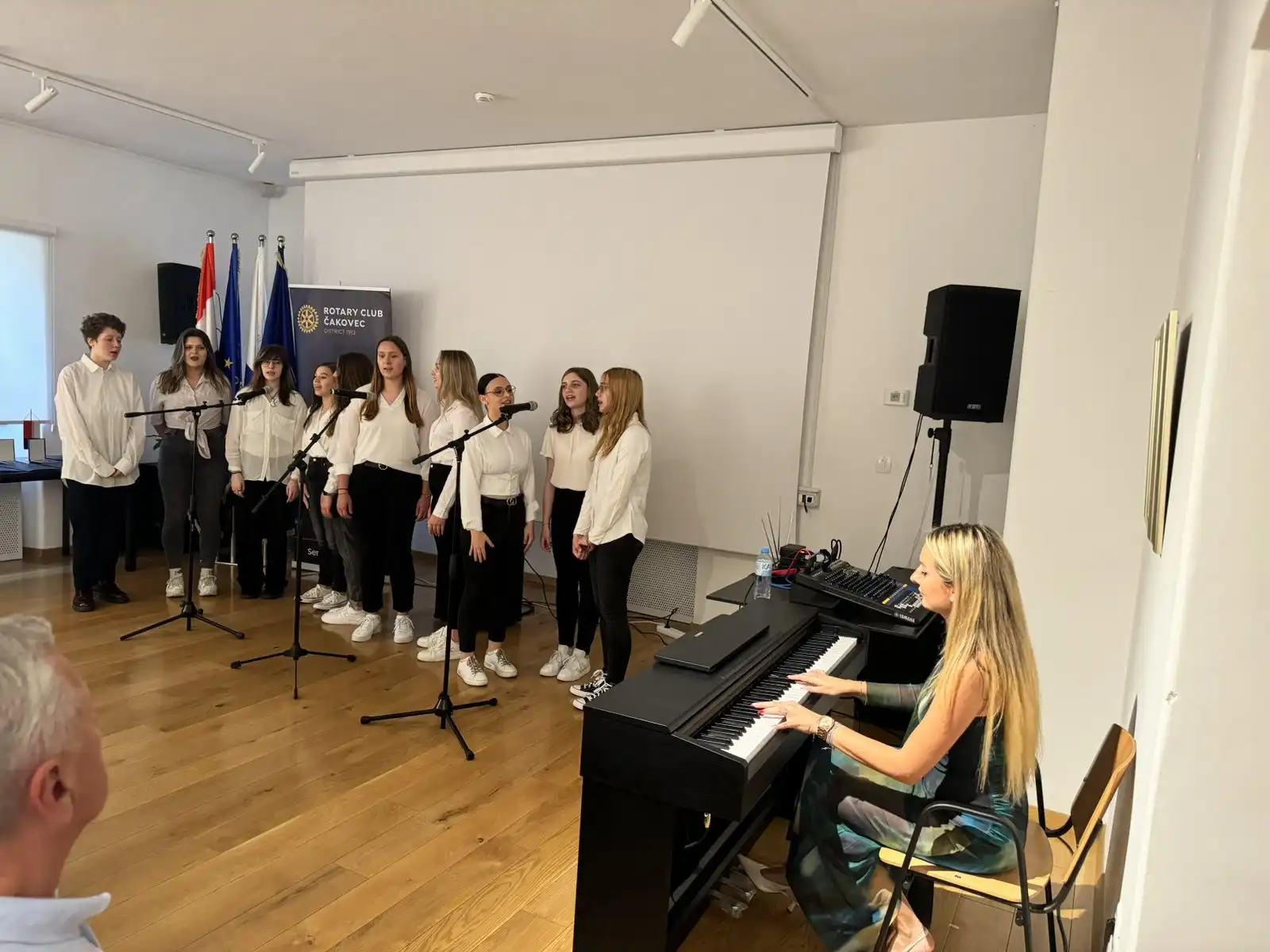 Rotary club nagrađeni učenika 2024 (3) Rotary club nagrađeni učenika 2024 (3)