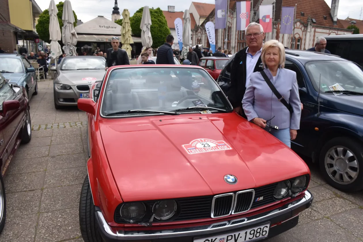 Rudi i Nevenka Tarandek, Crveni kabriolet (4)